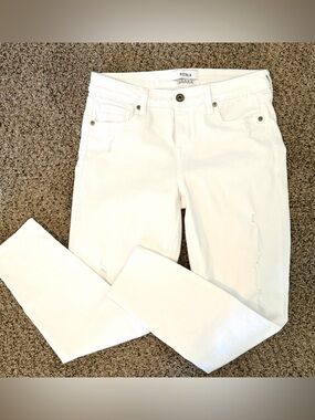 Pistola White Lightly Distressed Jeans Size 28 Stretch Never Worn NWOT